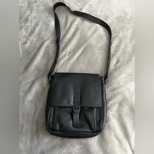 Leather Shoulder or Cross Body Leather Travel/Work Bag with sooo many pockets